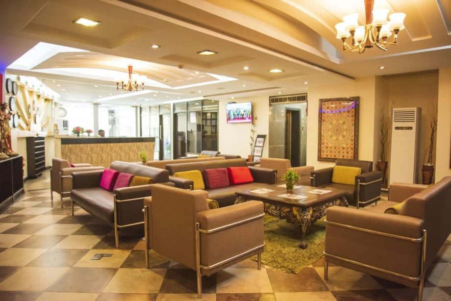 Hotel Sapphire Dar-es-Salaam Eksteriør bilde